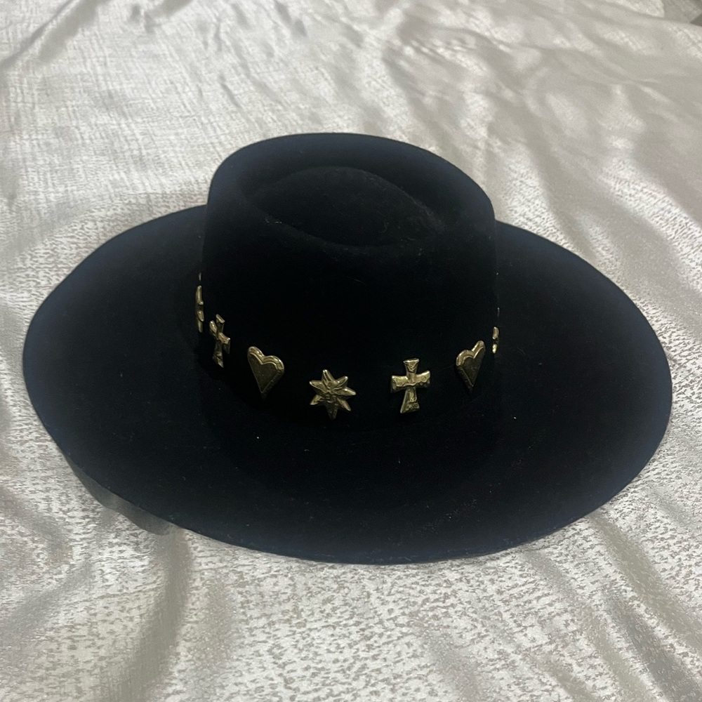 Lack of color hat